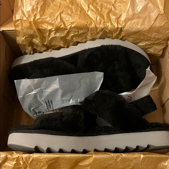 Koolaburra Black Fuzzy Sandals by Ugg - Picture 8 of 10